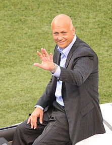 Cal Ripken, Jr honored at Camden Yards 2007.jpg