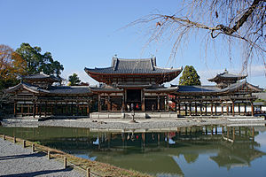 Byōdō-in (1053) es un templo de budismo de la Tierra Pura. Fue registrado en el Sitio del Patrimonio Mundial de la UNESCO.