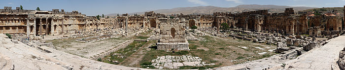 Vista panorámica del complejo del templo Gran Tribunal de Baalbek, en el Líbano