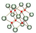 Bola y palo modelo de estructura cristalina cúbica similar que contiene dos tipos de átomos.