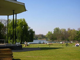 Templete Regent Park y el lago