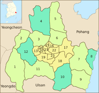 Mapa de la zona costera se ha mencionado anteriormente. Su centro, que abarca alrededor de un sexto de la superficie, está dividida en 11 subdivisiones. Las regiones circundantes se dividen en ocho subdivisiones en un color diferente. El resto, cuatro subdivisiones en un tercer color, se dispersan hacia el noreste, oeste, sudeste y este respectivamente.