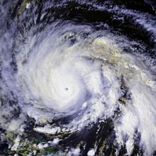 Una vista del huracán Gloria desde el espacio el 24 de septiembre La intensa tormenta cuenta con un pequeño ojo y grandes bandas convectivas.