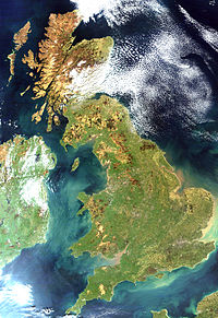 Imagen de satélite de Gran Bretaña e Irlanda del Norte en abril 2002.jpg