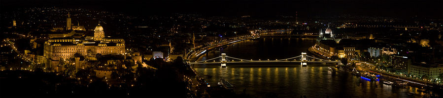 Panorama de Budapest en la noche