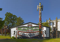 Wawadit'la(Mungo_Martin_House)_a_Kwakwaka'wakw_big_house.jpg