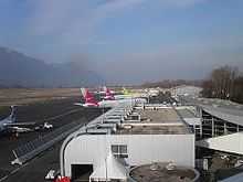 Avions sur le tarmac de l'aéroport de Chambéry - Savoie durant l'hiver 2007