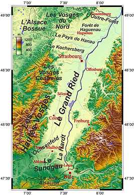 Une carte topographique de l'Alsace avec les différentes régions naturelles précisées.