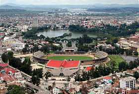 Vues du stade municipal de Mahamasina et du lac Anosy