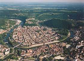 Vue aérienne de la boucle du Doubs à Besançon