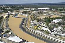 Photographie présentant une vue aérienne du circuit Bugatti.