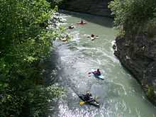 Pratique du canoë-kayak dans les gorges de l'Isère en aval d'Aime en Tarentaise