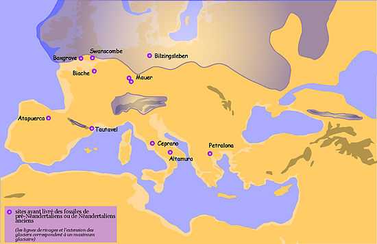 Carte de l'Europe en orange sur laquelle 11 sites prénéandertaliens et 4 zones de glaciation apparaissent en violet.