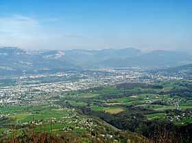 Vue aérienne de la cluse de Chambéry depuis le col de l'Épine