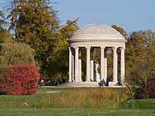 Le Temple de l'Amour dans le jardin anglais du Petit Trianon.