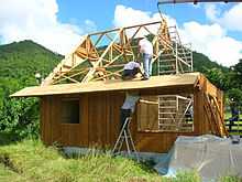 Construction en une semaine d'une maison 100 % bamboun certifiée parasismique et paracyclonique.