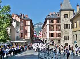 Défilé du 13e bataillon de chasseurs alpins dans les rues de Chambéry en juillet 2012