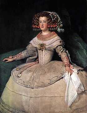 Jeune femme, noble, en robe blanche sur un fond sombre, scène d'intérieur