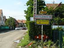 Photographie couleur de l'entrée du village de Duttlenheim