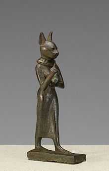 statuette de la déesse Bastet à tête de chat