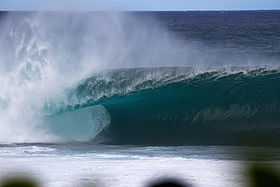 Vague vide à Banzai Pipeline