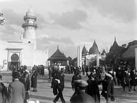 L'exposition coloniale internationale, avec à gauche, le pavillon de la Côte française des Somalis