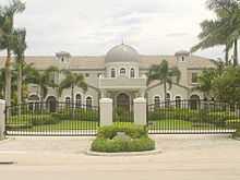  Photo de la façade de la Florida Atlantic University.