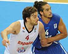 Pau Gasol, à la lutte avec avec Joakim Noah, lors de l'Euro 2011