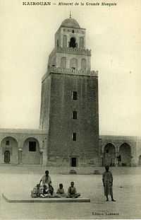 Photographie d’époque du minaret, vu depuis la cour.