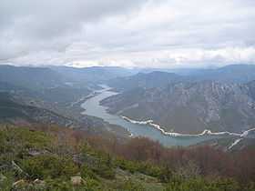 Photographie du lac de barrage de Kozyak