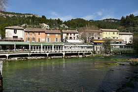 Sur les rives de la Sorgue.