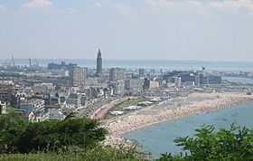 La plage et la ville.