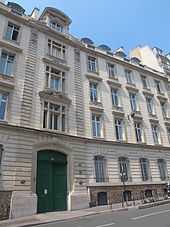 Vue de la façade du lycée Saint-Jean-de-Passy