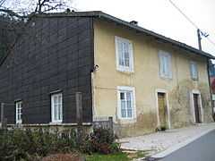 Maison typique du Jura 7.jpg