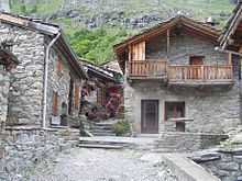 Maisons en pierre et en bois à Bonneval-sur-Arc en Haute-Maurienne