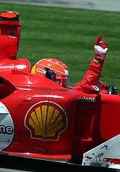 Michael Schumacher célébrant sa victoire au Grand Prix des États-Unis 2004.