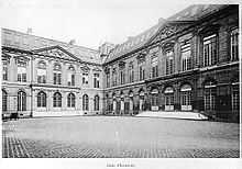 Photo de la cour d'honneur.