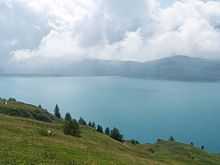 Nuages de retours d'est arrivant d'Italie sur le lac du Mont-Cenis