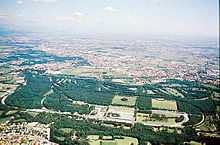 Le circuit de Monza vu du ciel, le tracé actuel ainsi que les anciennes portions désormais inutilisées sont visibles.