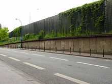 Mur antibruit près de la porte des Lilas.