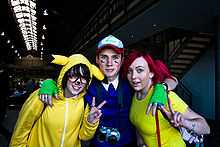 Photo de cosplayeur en Pikachu, Sacha et Ondine.