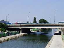 Pont au-dessus du canal Saint-Denis.