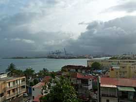 Vue du port maritime à Pointe-à-Pitre