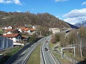 La route nationale 90 à la sortie d'Aime en direction de Bourg-Saint-Maurice