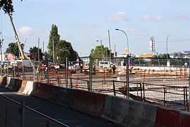 Road work above Highway A6B in Le Kremlin-Bicetre 2011 11.jpg