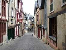 Une ruelle de la cité Plantagenêt, lieu de tournage de nombreux films.