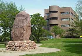 L’hôtel de ville et le Shunganunga Boulder