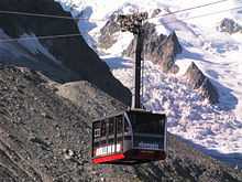 Photographie prise en août 2008 d'une des cabines du téléphérique de l'aiguille du Midi