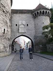 Enceinte fortifiée entourant la vieille ville.