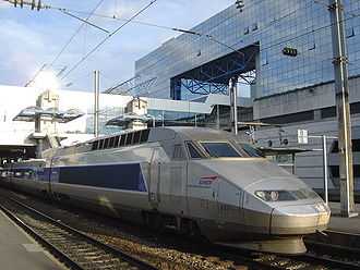 Le TGV Réseau 540 stationne en gare de Rennes